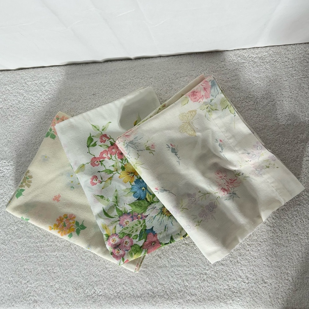 5/$35 Vintage Mis Matched Floral Pillowcases X3